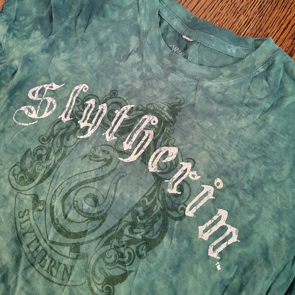 New Slytherin Tee Hogwarts Universal Wizarding World of Harry Potter Size S NWT - Picture 2 of 8